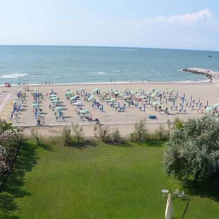 Casa Per Ferie Maria Assunta Hotel Lido di Jesolo Eksteriør billede